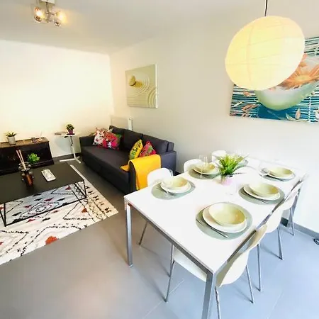 Large 3 Bedrooms In Center W Terraces & Parking Appartement *