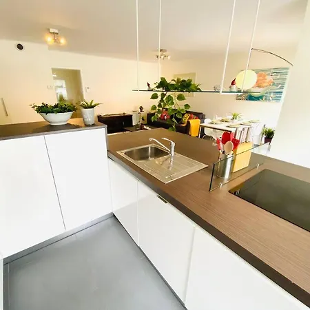 Large 3 Bedrooms In Center W Terraces & Parking