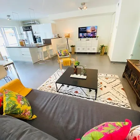 Apartment Large 3 Bedrooms In Center W Terraces & Parking *