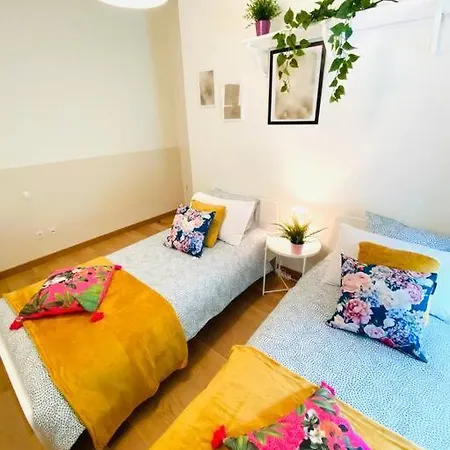 Large 3 Bedrooms In Center W Terraces & Parking Apartment