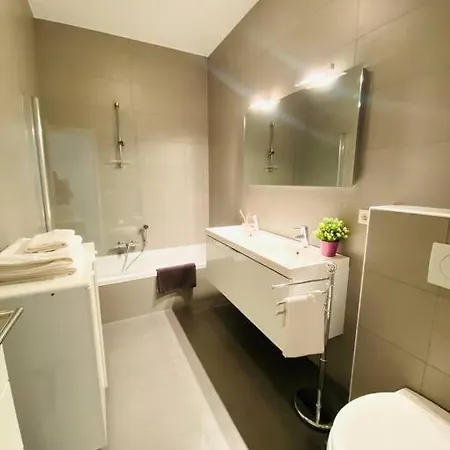 Apartment Large 3 Bedrooms In Center W Terraces & Parking