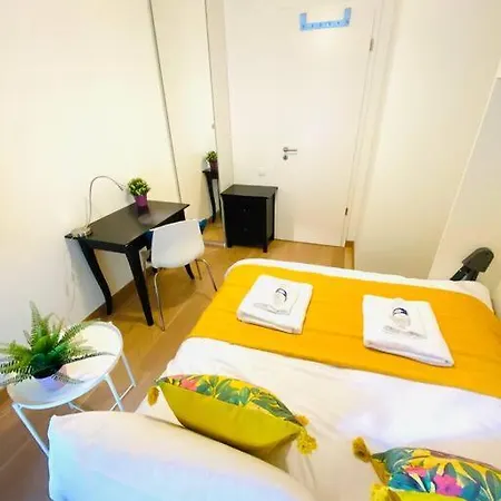 Large 3 Bedrooms In Center W Terraces & Parking Apartment *