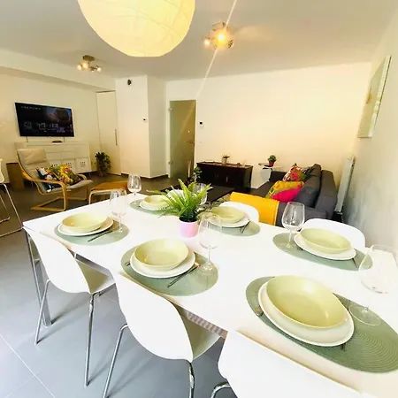 Large 3 Bedrooms In Center W Terraces & Parking *